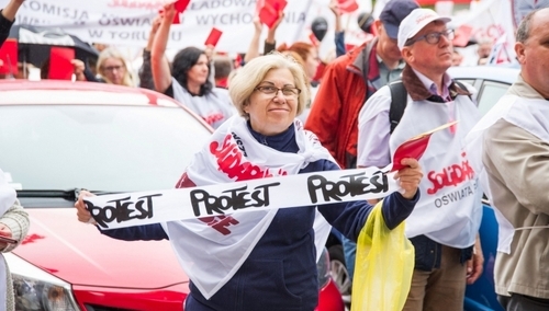 Od 25 lutego – akcja oflagowania szkół!