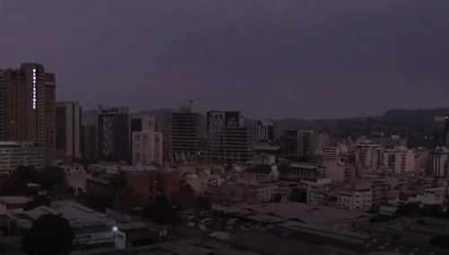 [video] Wenezuela w ciemności. Koszmar matki, zaniosła dziecko do szpitala. Przez brak prądu córka zmarła