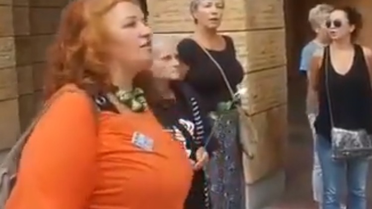 Pamiętacie agresywną "Rudą z KOD"? Właśnie złożyła życzenia Kaczyńskiemu.. "Boli???? Ku_wa ma boleć!!!"