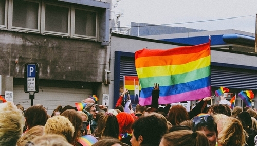 Sąd: "Konstytucja nie zabrania małżeństw homoseksualnych". Kampania Przeciw Homofobii triumfuje?