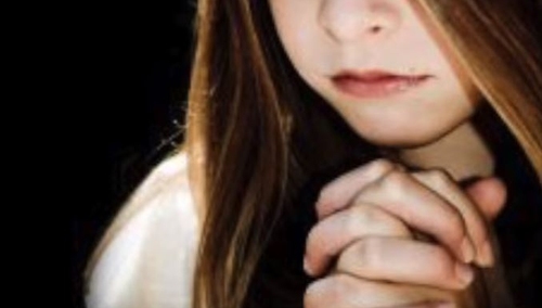 Zakaz modlitwy w szkołach pod pozorem poszanowania praw mniejszości stanowi naruszenie Konstytucji