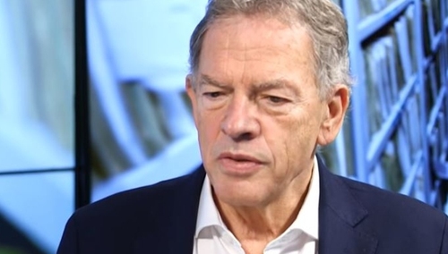 "Rządzą nami debile. Naród bije im brawo". Skandaliczny wpis Dariusza Rosatiego