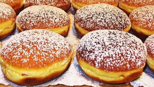 Dziś Tłusty Czwartek. "Kto w Tłusty Czwartek nie zje pączka, ten nie będzie mieć szczęścia"