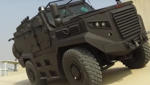 [video] O krok od wojny? Greckie media pokazują turecki pojazd usiłujący sforsować ogrodzenie na granicy