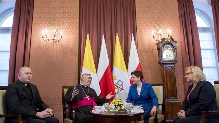 Spotkanie premier Beaty Szydło z nuncjuszem apostolskim w Polsce