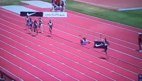 [video] To ma być uczciwa rywalizacja? Tak Caster Semenya deklasuje rywalki w biegu na 800m