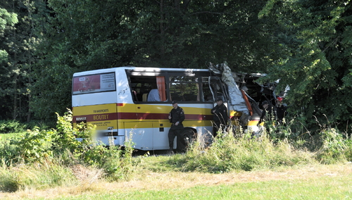 Tragiczny wypadek w Pomorskim: Trzy osoby zginęły, a siedem zostało rannych w katastrofie autobusu