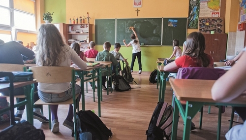 MEN wyjaśnia co z obowiązkowymi lekcjami w sobotę