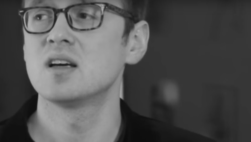 [video] Performans Tomasza Samołyka w odpowiedzi na "Klątwę":"Do baru przychodzi idiota, cham, kłamca..."