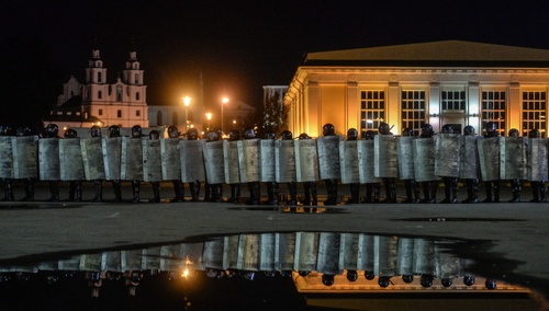 "Polskie władze zirytowały urzędników UE kreowaniem się na lidera obrońców praworządności na Białorusi"