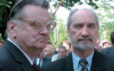 "Nocna zmiana". 28 lat temu pod osłoną nocy odwołano rząd Jana Olszewskiego