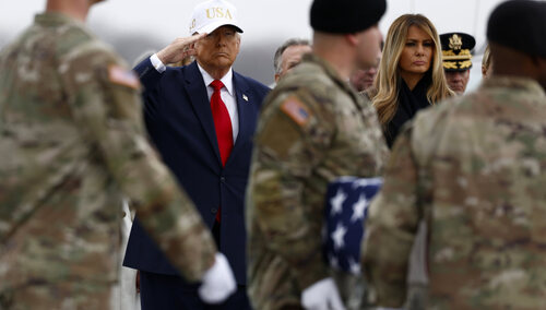 Donald Trump i Melania Trump uczestniczą w pogrzebie amerykańskich żołnierzy poległych podczas operacji w Iranie