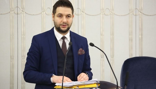 Patryk Jaki: "W Warszawie uchwalono stawki 300, a nawet 600 proc. większe za odbiór śmieci"