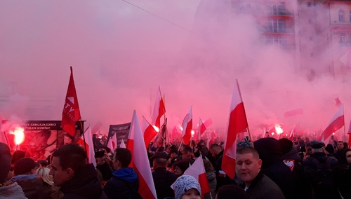 Ile osób wzięło udział w Marszu Niepodległości? Odmienne szacunki ratusza i organizatorów