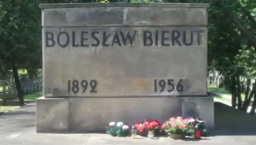 Dekomunizacja Powązek. Bierut może stracić mauzoleum