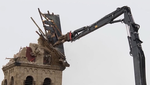 [video] Niemcy wyburzają piękną katedrę, by budować kopalnię. Ciężko patrzeć