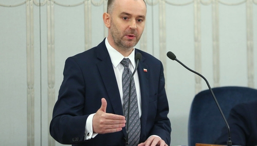 Minister Mucha przedstawił w Senacie projekt postanowienia Prezydenta RP o zarządzeniu referendum