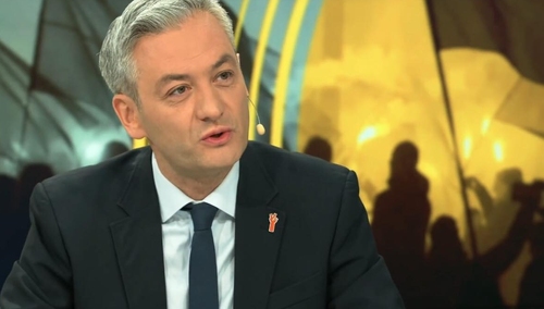 Biedroń zapowiada zawiadomienia do prokuratury ws. pedofilii w Kościele. Wybranowski zadaje pytanie