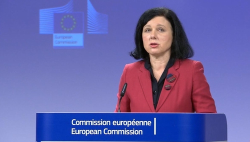 RMF24: Możliwe spotkanie komisarz Jourovej z prezes Julią Przyłębską, ale nie z przedstawicielami KRS