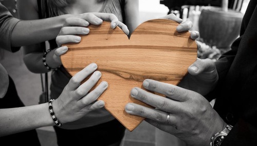 GW atakuje Kościół. Robert Tekieli przywołuje twarde dane