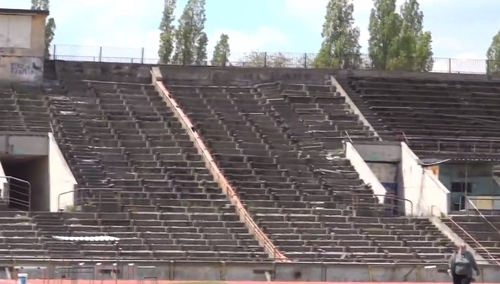 Anita Włodarczyk przygotowuje się do mistrzostw świata... w ruinach stadionu Skry