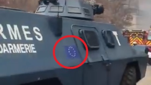 [video] Na wozach bojowych wysłanych przec. "żółtym kamizelkom" nie ma flagi francuskiej tylko logo UE?