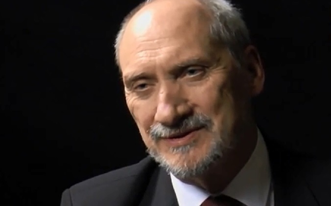 Szef MON: Jaruzelskiemu i Kiszczakowi zostaną odebrane stopnie generalskie!