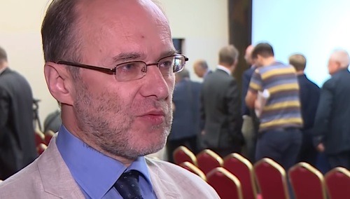 S. Żerko o przewróceniu pomnika prałata Jankowskiego: "Ustawka na potrzeby filmu Sekielskiego"