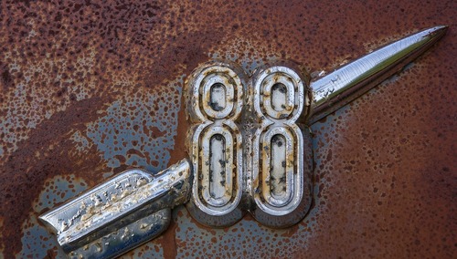 "Nazistowska" koszulka Pereiry. Najśmieszniejsze komentarze: "T" to trzecia litera słowa "Hitler"