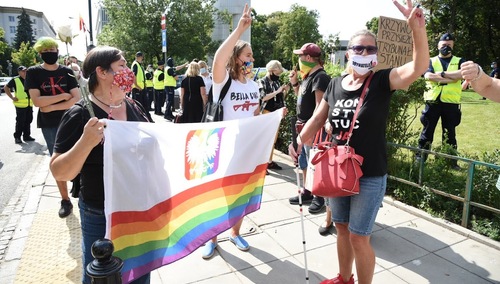 [Foto] Tak podczas zaprzysiężenia demokratycznie wybr. Prezydenta zachowywali się "obrońcy demokracji"