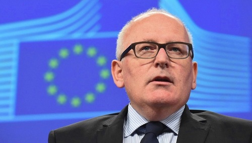 Timmermans chce cofnąć reformę wieku emerytalnego w Polsce?
