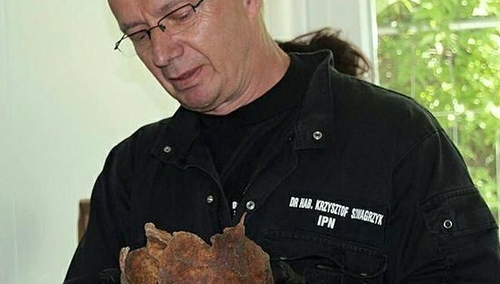 By Ministerstwo Obrony Narodowej. Fot. Wojciech Jastrzębski/WBH - Prace IPN na "Łączce"