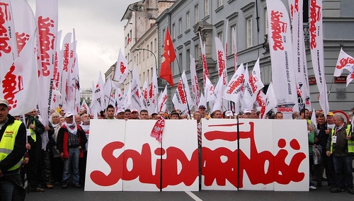 Pozorne rozszerzenie prawa do zrzeszania się w związki zawodowe?