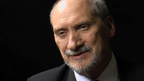 Antoni Macierewicz mocno: Proniemiecki Onet, przeciwny bazom USA, wieszczy katastrofę...