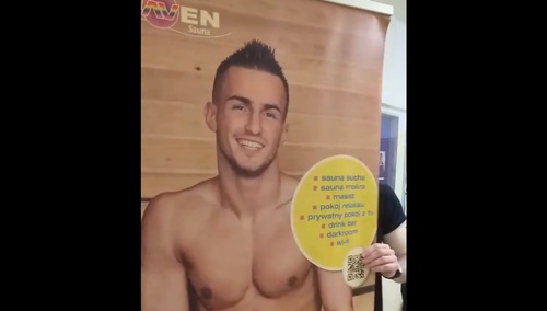 [video] Reklama siłowni z darkroomem na turnieju siatkówki w szkole na Ursynowie? Szkole podstawowej