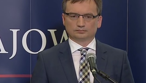 Kilkaset tysięcy złotych za zniszczenie Zbigniewa Ziobry