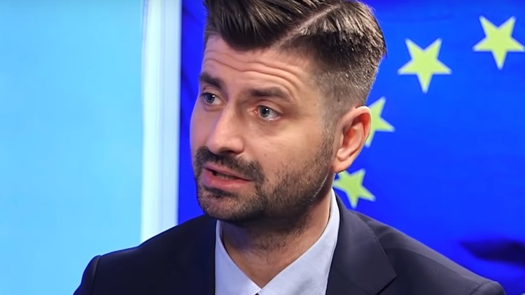 Śmiszek pochwalił się głosowaniem przeciwko Polsce w ZP RE. Większość komentarzy nie do zacytowania