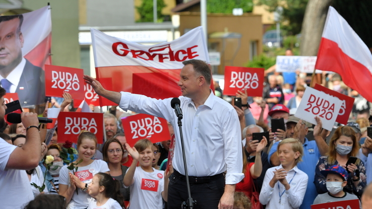 "Polityka napychania kieszeni salonowi, tzw. »warszawce«". Ostre słowa Andrzeja Dudy