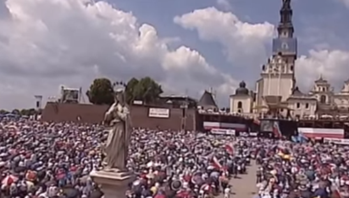 Abp Pawłowski: rodzina to także społeczeństwo i naród