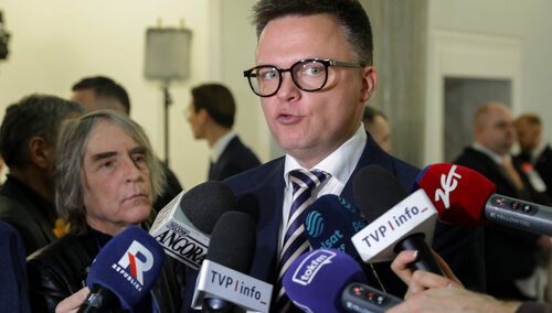 Szymon Hołownia na konferencji prasowej