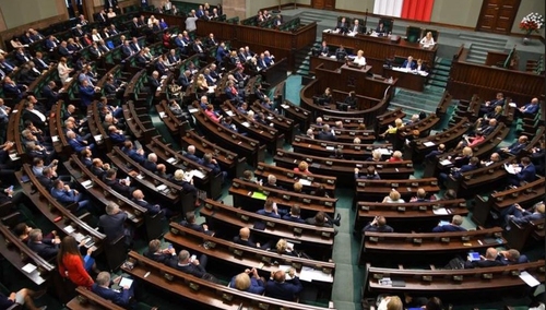 Sondaż IBRIS: PiS z największym poparciem, "Polska 2050" Hołowni z dwucyfrowym wynikiem