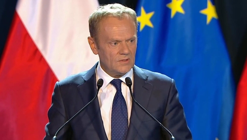 "Zarobił miliony w Brukseli, a my mamy biedować" Wojna KO z Donaldem Tuskiem