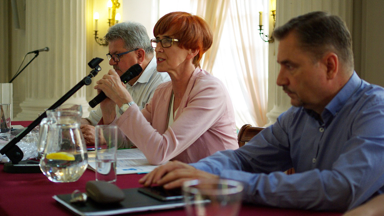 Piotr Duda do minister Rafalskiej: PiS jasno obiecał wolne niedziele w handlu!