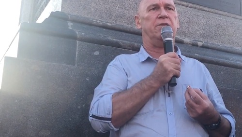 Leszek Żebrowski ironicznie: Jesteśmy otoczeni? Porównaj obrazki: tow. Gawor i madame Mosbacher