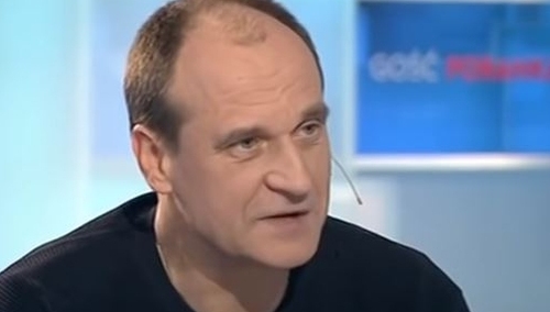Paweł Kukiz składa doniesienie do prokuratury na internautę. "Zdyskredytował mnie"