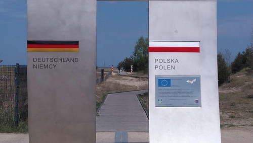 Prof. Szeremietiew: Wystarczy dostrzec, czyja jest władza w UE i zrozumiemy, co nam wolno, a czego nie