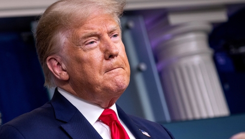 Skandal w USA. Były agent FBI przyznaje się, że sfałszował email by utrzymać inwigilację otoczenia Trumpa