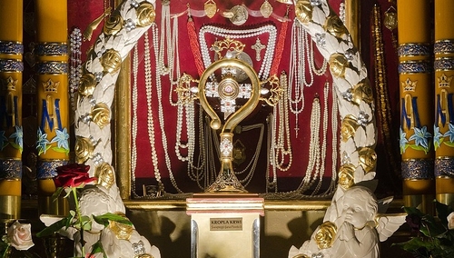 Relikwiarz z ampułką zawierająca krew św. Jana Pawła II; By Jacek Halicki - Praca własna,