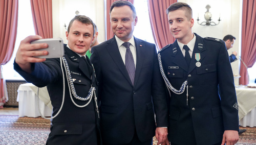 Prezydent odznaczył bohaterów zasłużonych w ratowaniu życia
