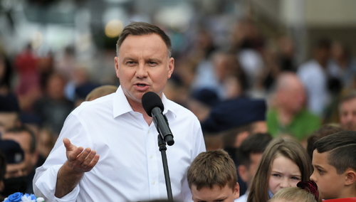 "Prywatna stacja Trzaskowskiego chce sobie organizować debatę". Ostre słowa Andrzeja Dudy